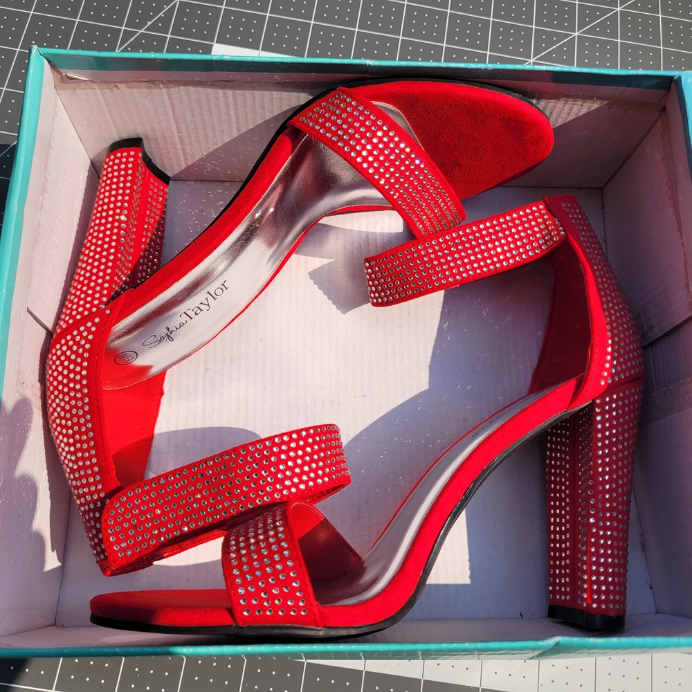 Sophia Taylor Red Heeled Shoes with Sleek Design - Picture 9 of 13